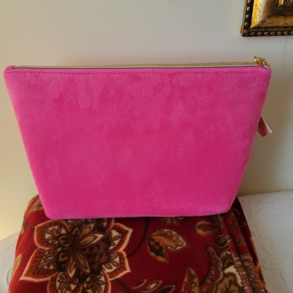 New Juicy Couture Hot Pink velour makeup pouch. - Picture 3 of 5